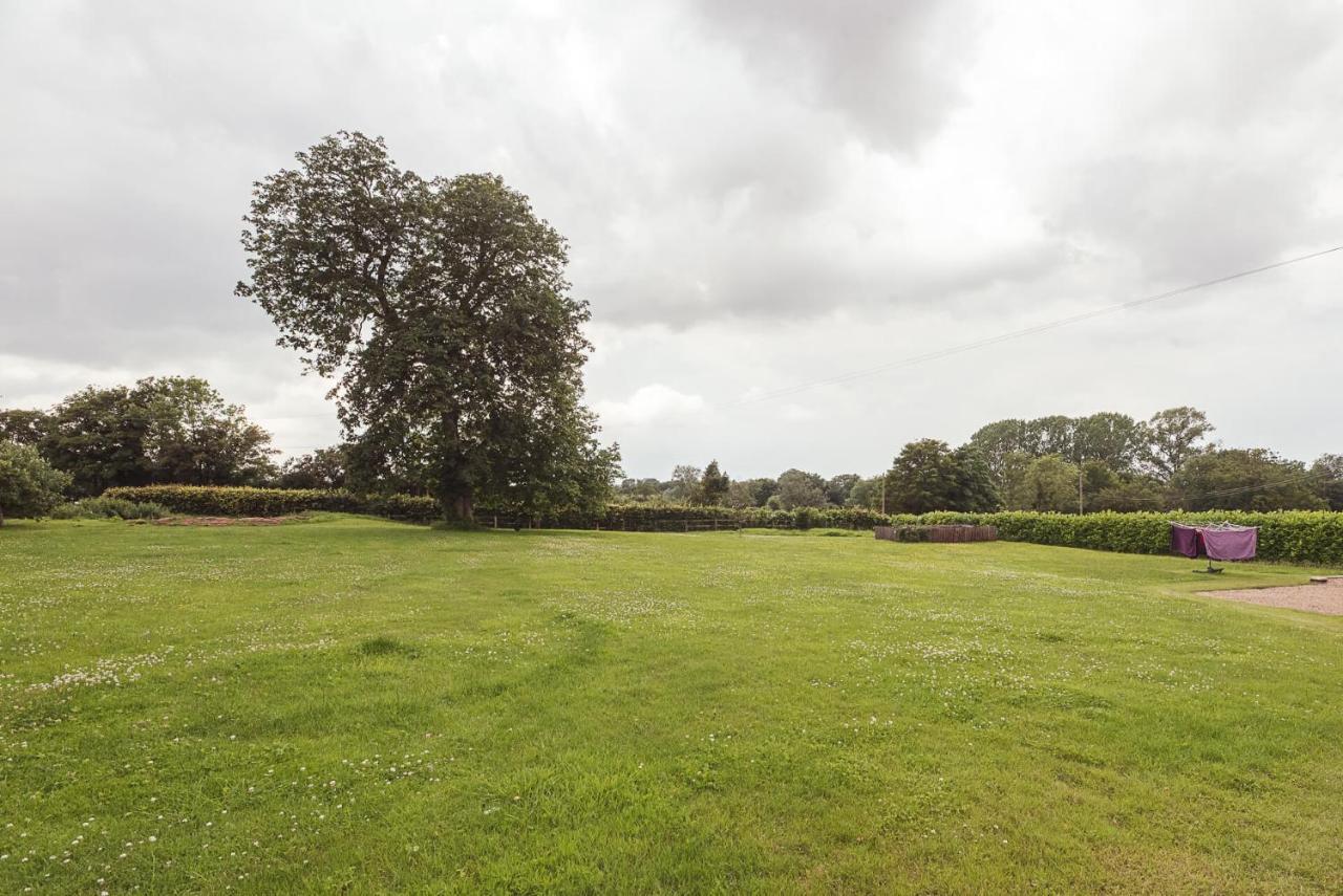 Grove Farm Bungalow With Swimming Pool, Dallinghoo Woodbridge Exterior photo